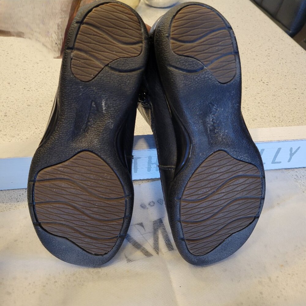 Clarks Black Leather Women's Ankle Boots Size 5.5 - Picture 4 of 6